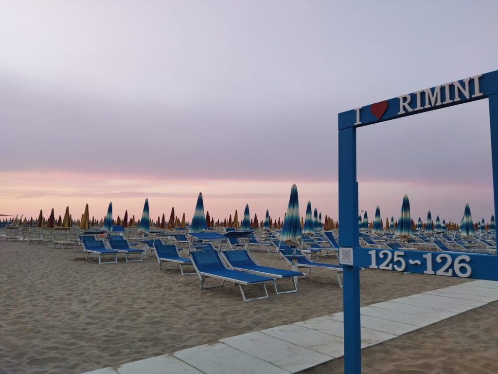 spiaggia con ristorante a Rimini